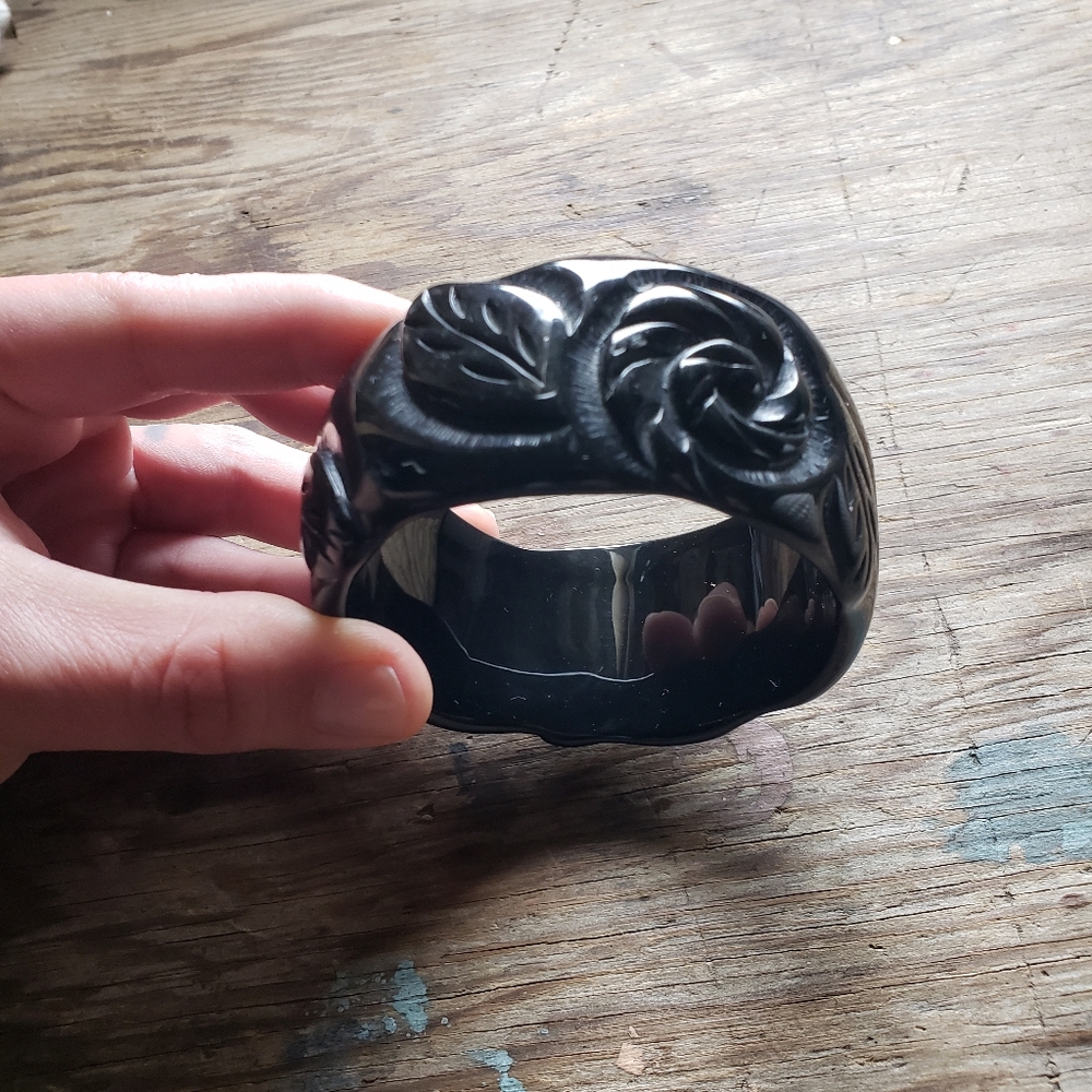 BLACK ROSES Lucite Wide Bangle - Picture 7 of 8
